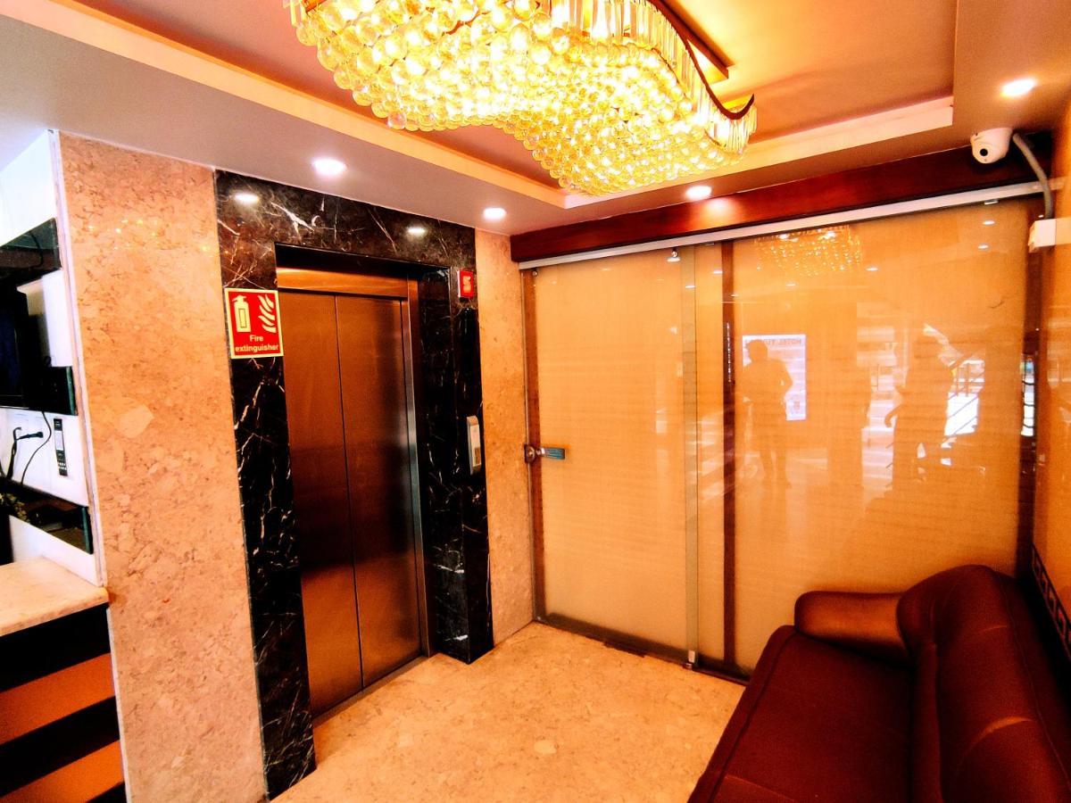 Hotel Yuvraj Signature Mysore Buitenkant foto